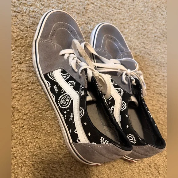 Vans Gray and Black Sneakers - Picture 4 of 7